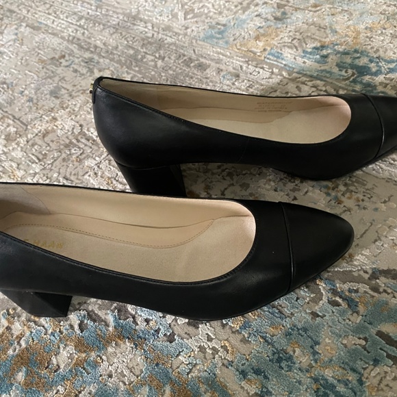 Cole Haan Shoes - Cole Hahn black pumps